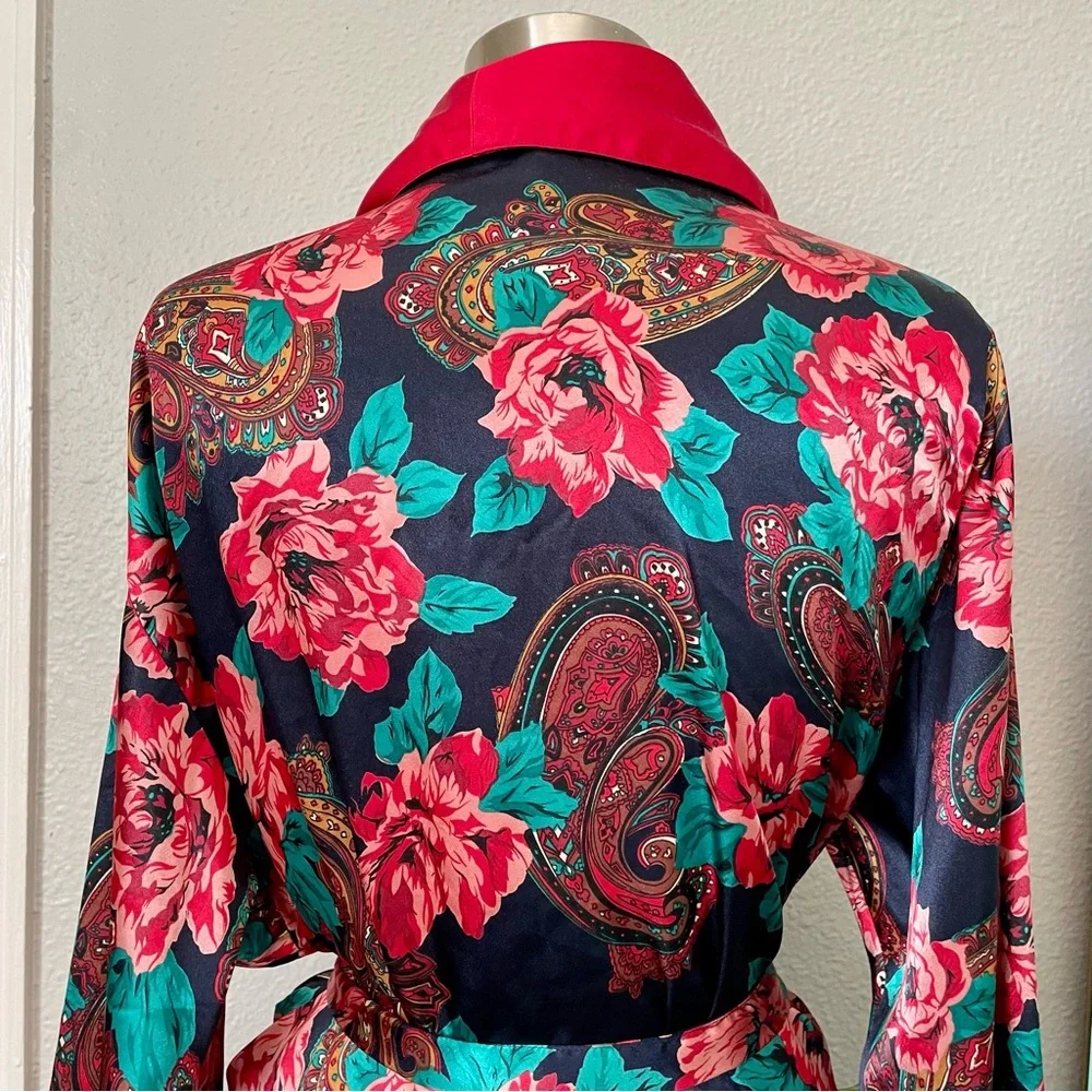 Vintage Gold Label Victoria's Secret Navy Blue & Red Floral Paisley Satin Robe - Picture 5 of 9